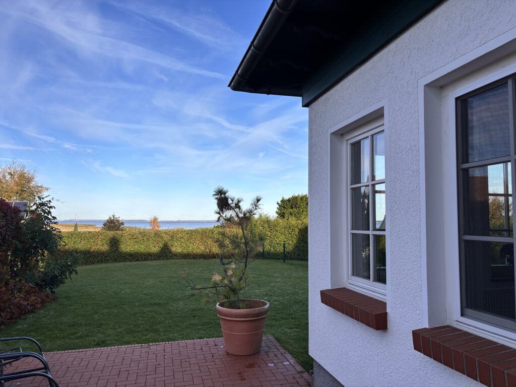 05 haus+terrasse+boddenblick