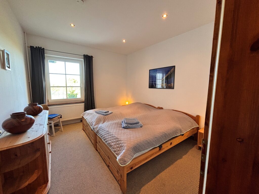 20 schlafzimmer1+einzelbetten+fenster